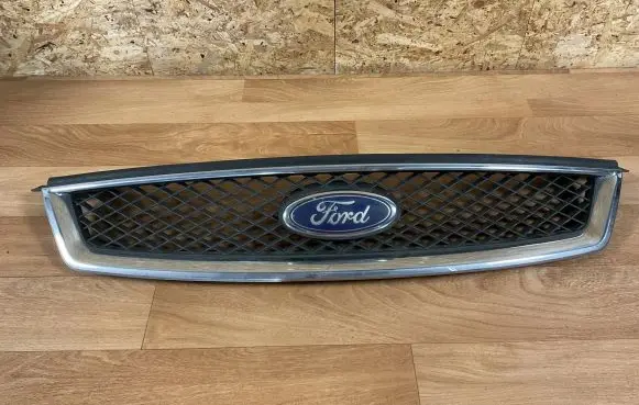 Ford Focus Front grill 4M518138B 4M518200C