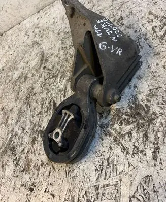 Nissan Juke I F15 Engine mount bracket