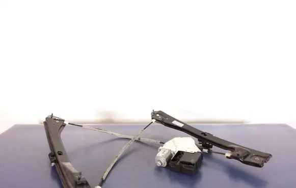 Volkswagen Jetta VI Front door window regulator with motor 5C6837461