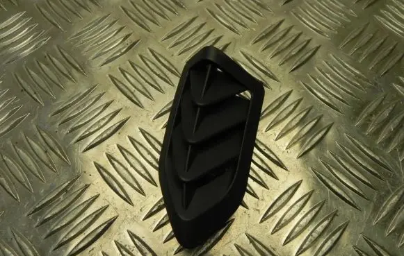 Rear air vent grill