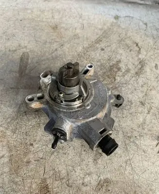 Ford C-MAX II Vacuum pump
