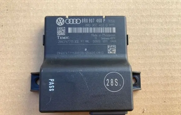 Audi A4 S4 B8 8K Gateway control module 8R0907468P