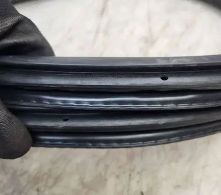 Peugeot 2008 II Front door rubber seal 793131071365
