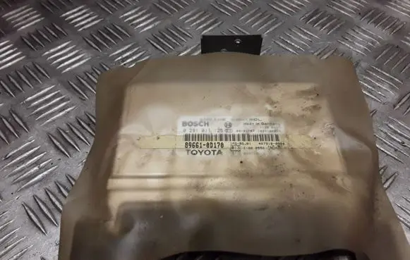 Toyota Yaris Engine control unit/module 0281011125 896610D170 4079180084