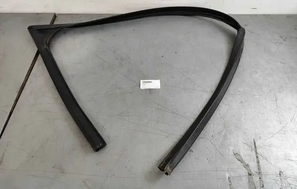 Jaguar XE Rubber seal front door window/glass T4N30576 T4N13116