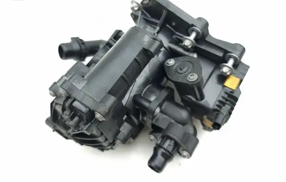 BMW 2 Active Tourer U06 Thermostat/thermostat housing 9096577