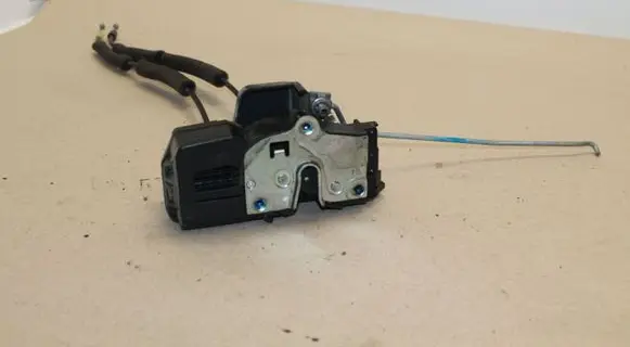Chevrolet Captiva Front door lock
