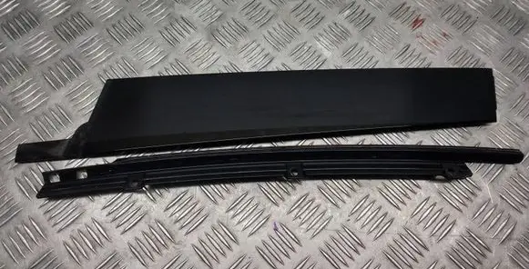 Porsche Macan (95B) Front door glass trim molding 95B853318