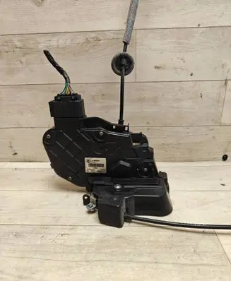 Volvo V70 Rear door lock 31253920 986920105 A048317