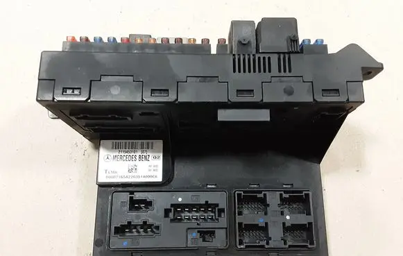 Mercedes-Benz E W211 Fuse module 2115453101