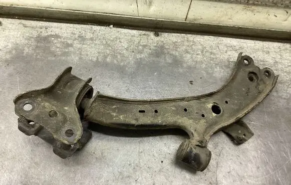 Honda CR-V Front lower control arm/wishbone