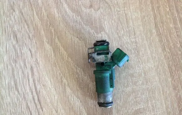 Peugeot 207 Fuel injector 01A02301393