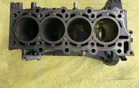 Mercedes-Benz B W245 Engine head R6400110801 64094030611951 A6400213