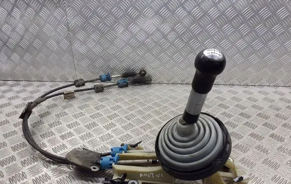 Mitsubishi Colt Gear selector/shifter in gearbox 