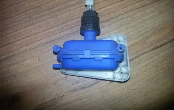 Audi 80 90 B3 Central locking vacuum pump 