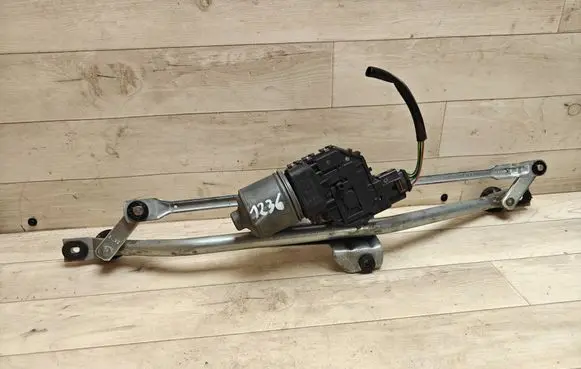 Volkswagen PASSAT B5.5 Front wiper linkage and motor 3B1955113C 0390241505