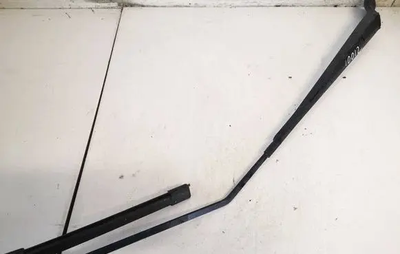 Peugeot 207 Front wiper blade arm