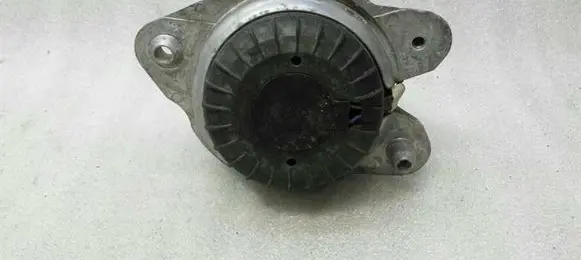 Mercedes-Benz S W222 Engine mount bracket A2222407617