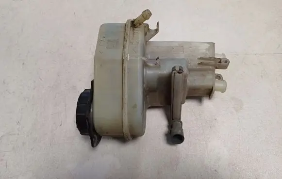 Opel Vectra C Brake fluid reservoir 