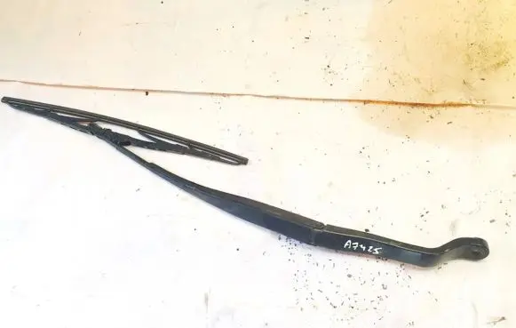 Honda CR-V Front wiper blade arm