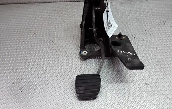 Renault Laguna II Brake pedal 8200002853
