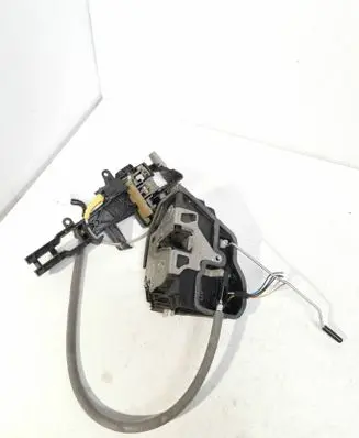 BMW 1 E81 E87 Front door lock 7167077
