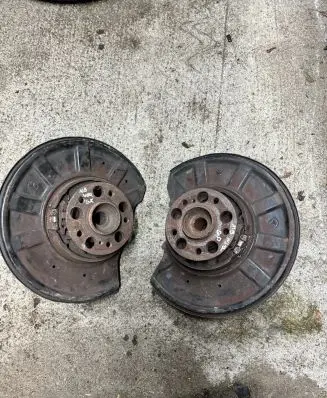 Rear wheel hub