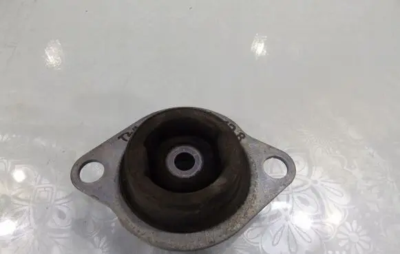 Renault Twingo II Gearbox mount 8200939896