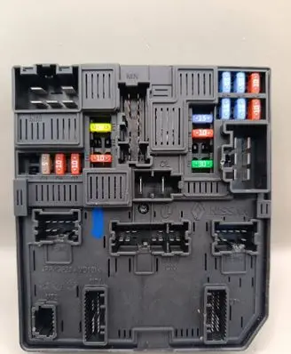 Nissan Qashqai Fuse module 284B75NA0A 1495033427 521502F06