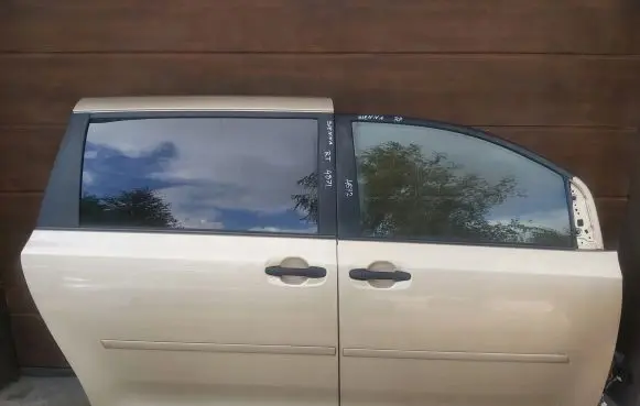 Toyota Sienna XL10 I Front door