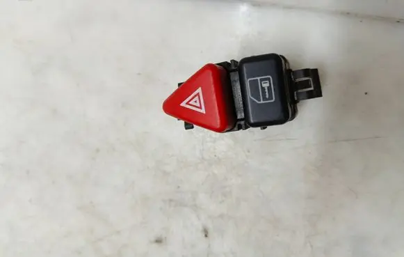 Mercedes-Benz A W168 Hazard light switch A1688201210 33019001