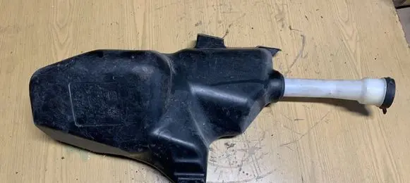 Opel Astra J Windshield washer fluid reservoir/tank 13260579