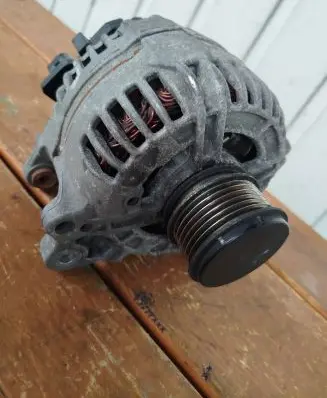 Volkswagen Jetta VI Generator/alternator 06F903023F