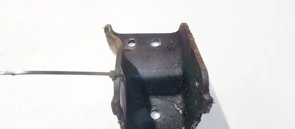 KIA Carens I Engine mounting bracket