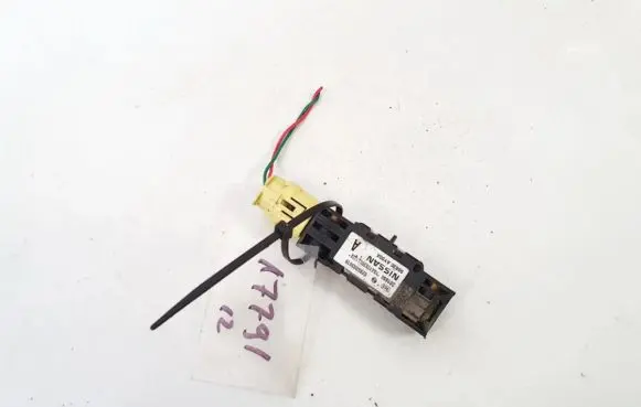 Nissan Primera Airbag deployment crash/impact sensor 0285003019 98830ay00a