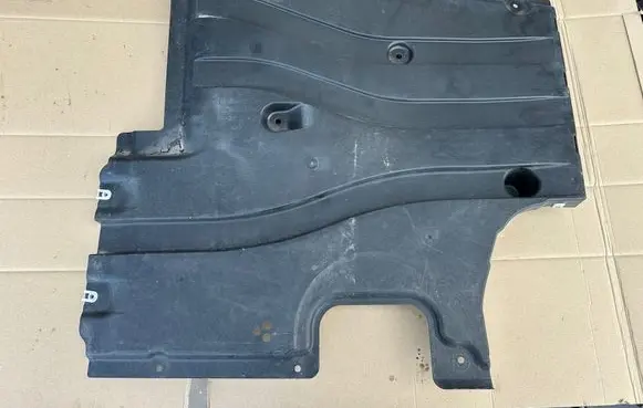 BMW 5 G60 G61 Front underbody cover/under tray 9881688