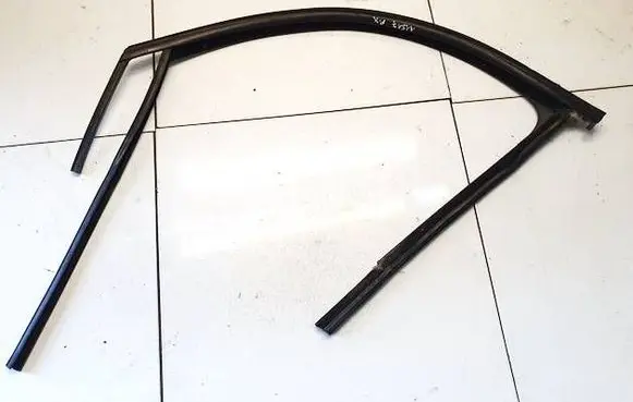 Volkswagen Touran I Rubber seal front coupe door