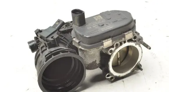 Volkswagen Golf VII Electric throttle body valve 04E145641