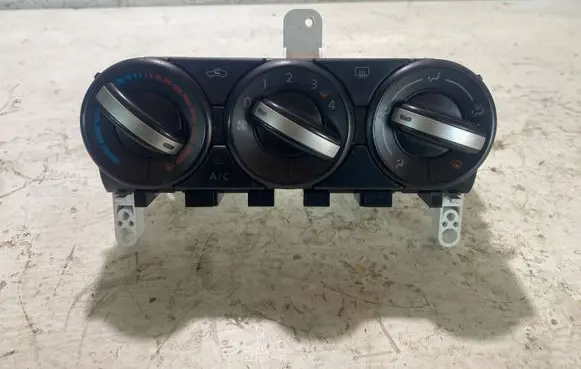 Nissan Qashqai Climate control unit 7104
