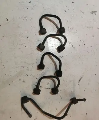 Volvo V70 Fuel injector supply line/pipe 