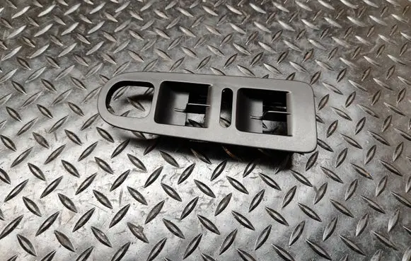 Seat Alhambra (Mk2) Front door window switch trim 7N0868247