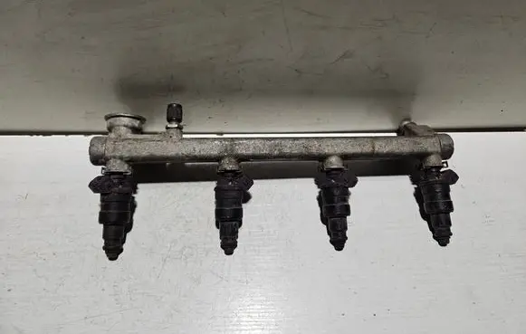Opel Vectra B Fuel main line pipe 90411551 3697C