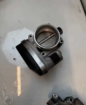 BMW 3 E90 E91 Throttle valve tb0060
