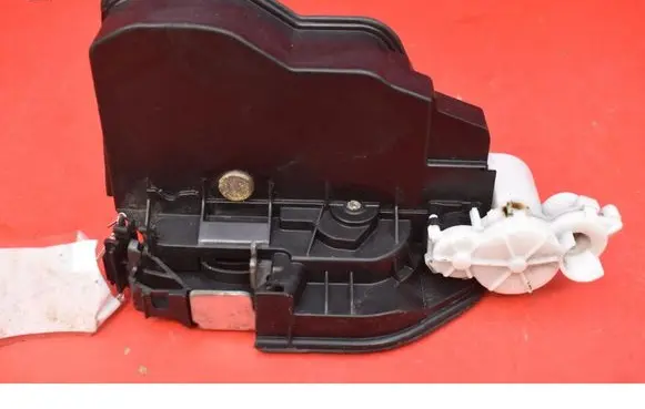 BMW X3 F25 Front door lock 7276661