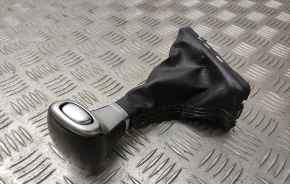 KIA Sorento Gear lever shifter trim leather/knob