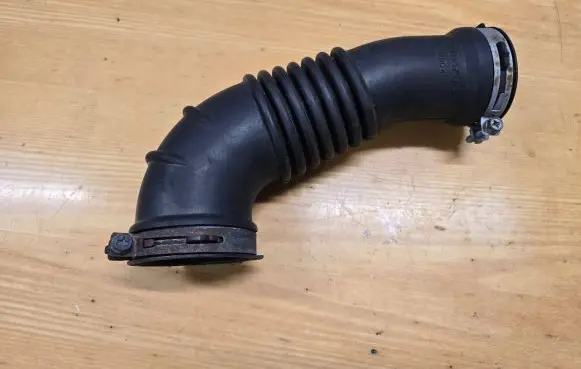 Mazda CX-7 Air intake hose/pipe K3804