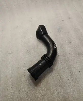Audi A8 S8 D2 4D Air intake hose/pipe 077129643 KH0TB1028