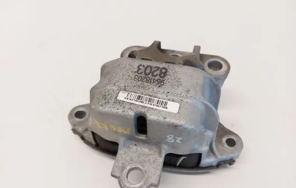 Opel Mokka X Engine mount bracket 95418203