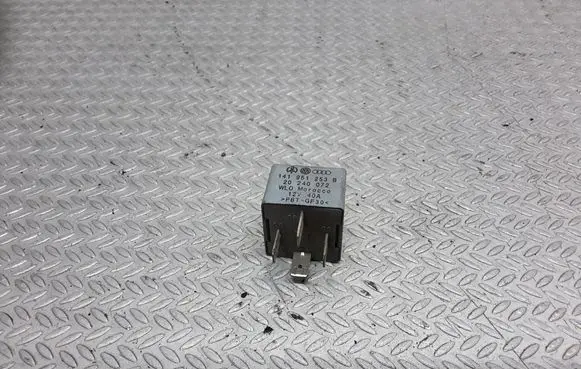 Volkswagen PASSAT B5.5 Other relay 141951253B