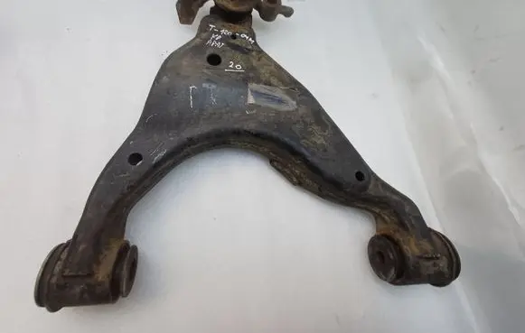 Toyota Land Cruiser (J120) Front lower control arm/wishbone